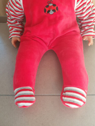 Babypuppe lebensecht 50 cm mit Kleidung und zwei Schlafsäcken 1. Hand Ostern - Bild 3 von 12