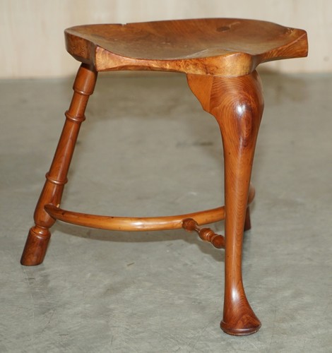 STUNNING BURR YEW WOOD VINTAGE THREE LEGGED STOOL VERY DECORATIVE TIMBER GRAIN - Picture 6 of 11