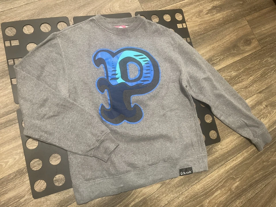 Sudadera Gris Pink Dolphin Premium P Logo Para Hombre Talla Pequeña Cuello Redondo Manga Larga Foto 2 de 4