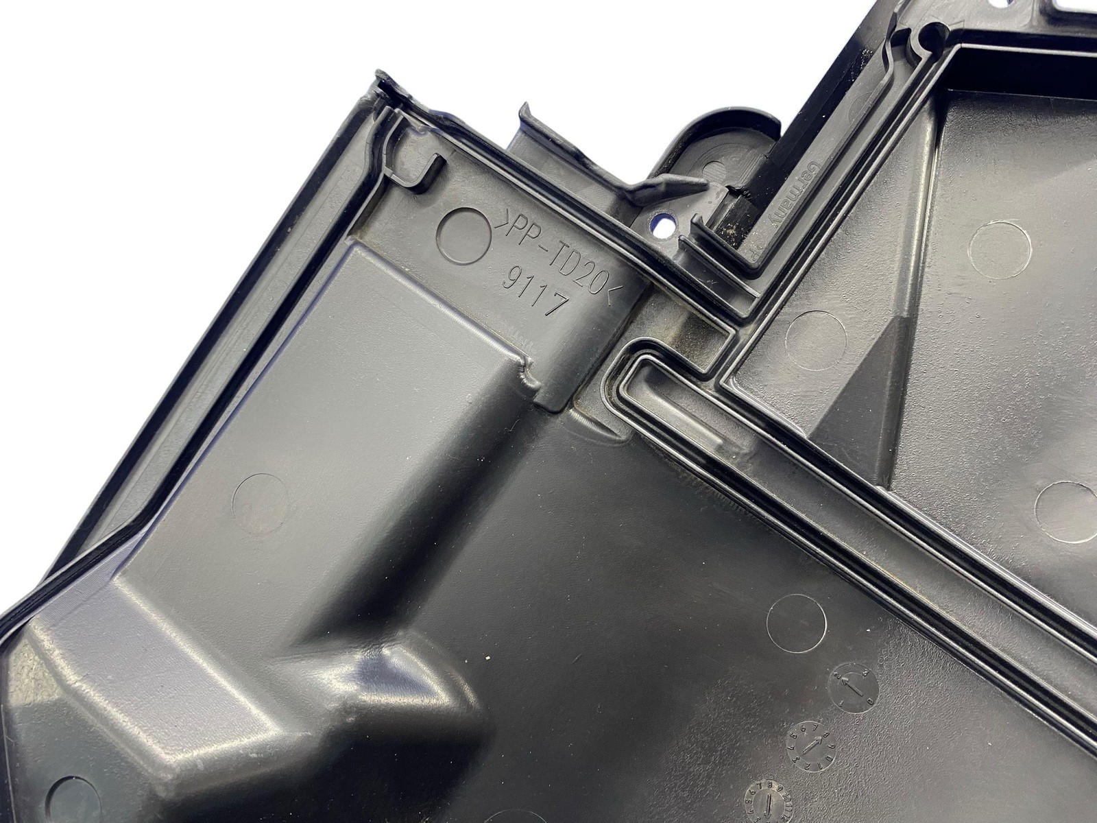 Audi R8 2008-2015 Airbox cover Black P/N 4F0820155