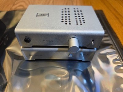 Schiit Magni+ & Modi+ Kopfhörerverstärker & DAC Stack Set mit Zubehör