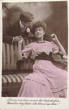 CP MOUSTACHU PENCHE FEMME ELEGANTE DIVAN - 50938