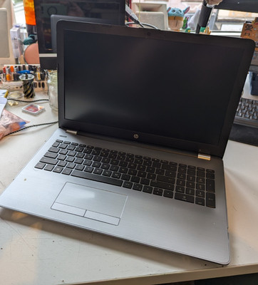 HP 255 G6 - AMD Prozessor - 8GB RAM - Hewlett Packard -  Netzteil - Windows 11
