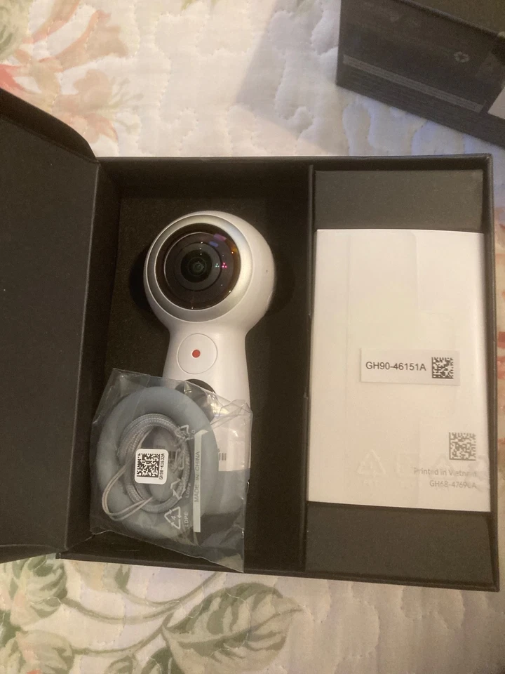 New Samsung Gear 360 Spherical Cam 4K Camera - Image 4 of 4