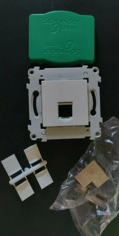 Prise RJ45 Schneider Grade 3 ALB81032 haut débit et blindage FTP