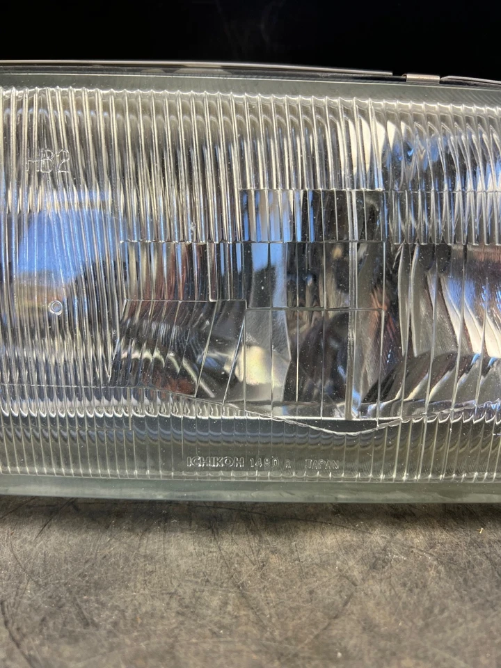 1994-1996 Infiniti Q45 OEM Passenger Side Headlight Lamp Housing Assembly 1480R - Image 3 of 4