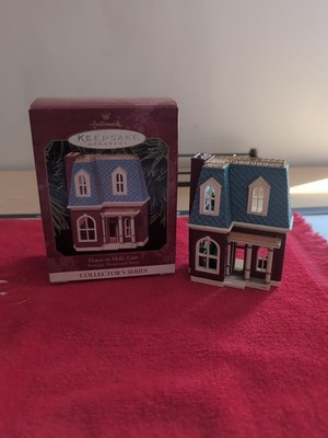 Hallmark Keepsake Christmas Ornament - House on Holly Lane - 1999 - MIB