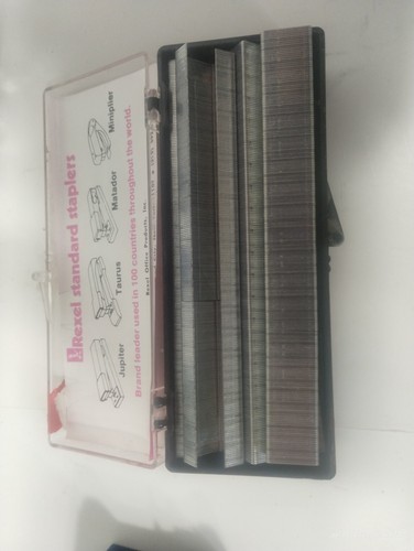 7 boxes - Standard Staples (26/6) - 5000 Count Chisel Point Staples READ! - Picture 6 of 9