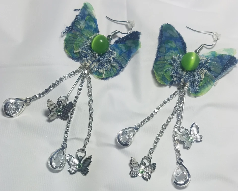 Pendientes mariposa ojo de tigre de mezclilla borde crudo  Foto 4 de 4