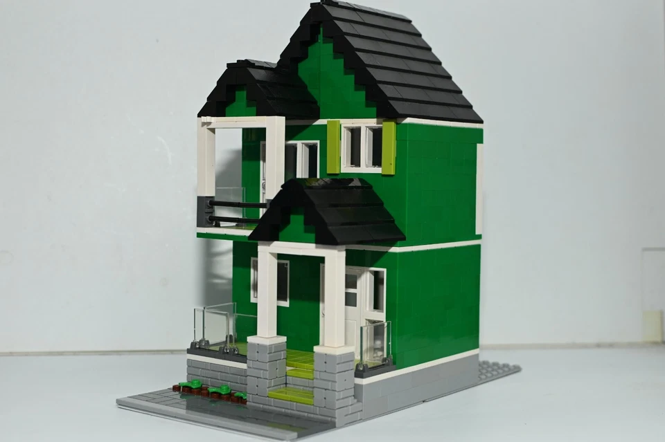 Casa de Ladrillos Verde Modular Ciudad Modelo Personalizado Construido compatible con LEGO Foto 3 de 4