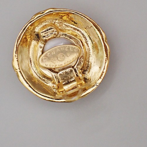 CHANEL CC Imitation Pearl Round Button Earrings 94P Clip-On Gold-Plated 33RK234 - Picture 8 of 8