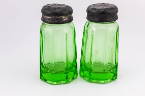 1930 GREEN URANIUM GLASS S&P SHAKER SET - Picture 2 of 3