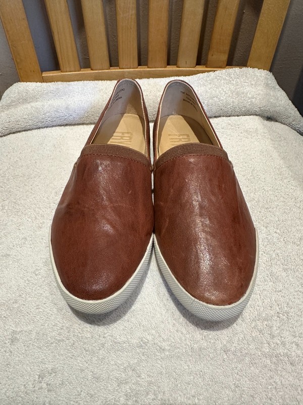 NWOB Frye Brown/Cognac Melanie slip-on Flats Size 7