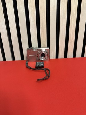 Olympus FE 230 / 7.1MP / Silber ohne Ladekabel Top Funktion !
