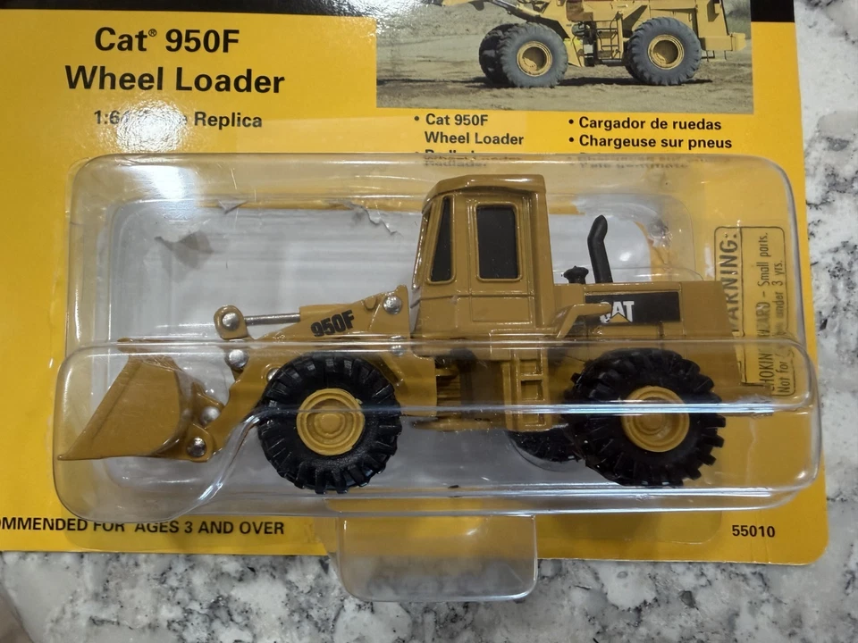 1990's Norscot CAT Caterpillar 950F Wheel Loader 1:64 Scale Diecast - Image 2 of 3