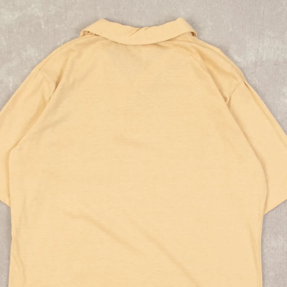 Camiseta polo Hartwell vintage anos 90 Sonny Real Pit Bar-B-Q gráfica GG masculina amarela  - Imagem 4 de 4