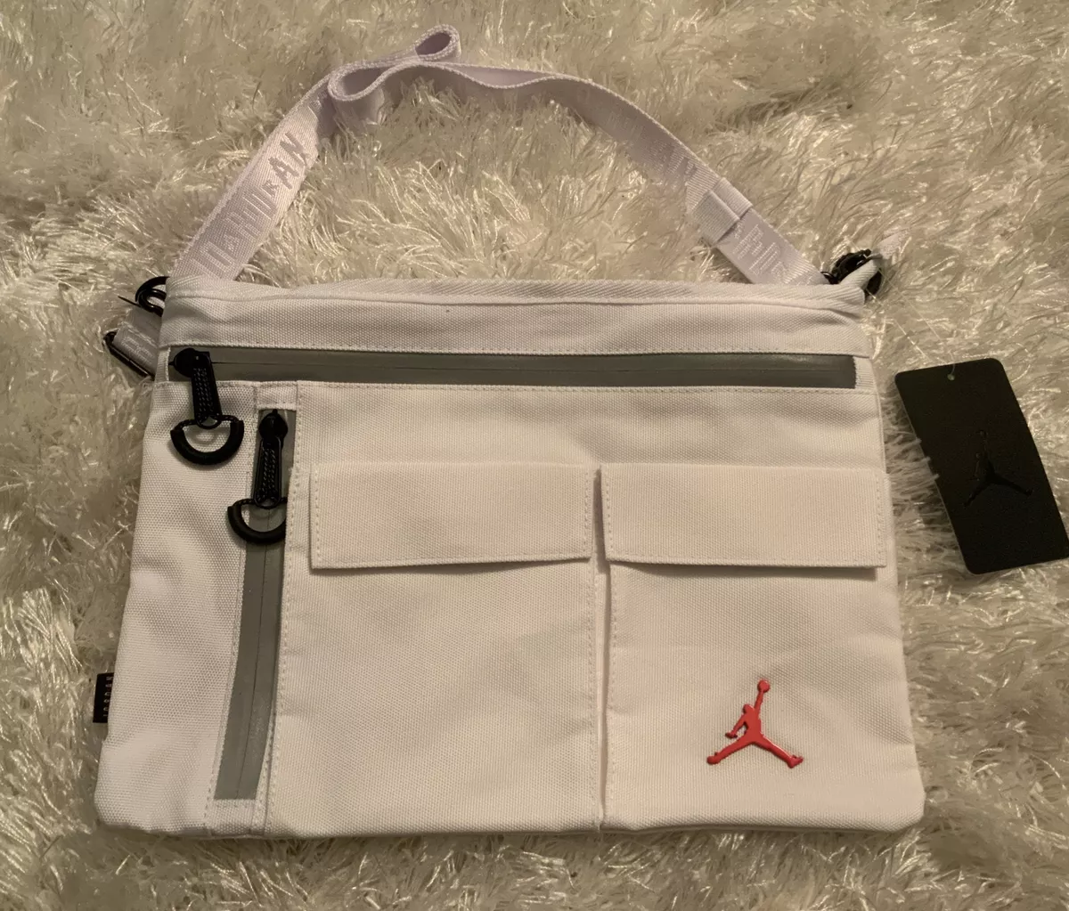 Nike white hotsell crossbody bag