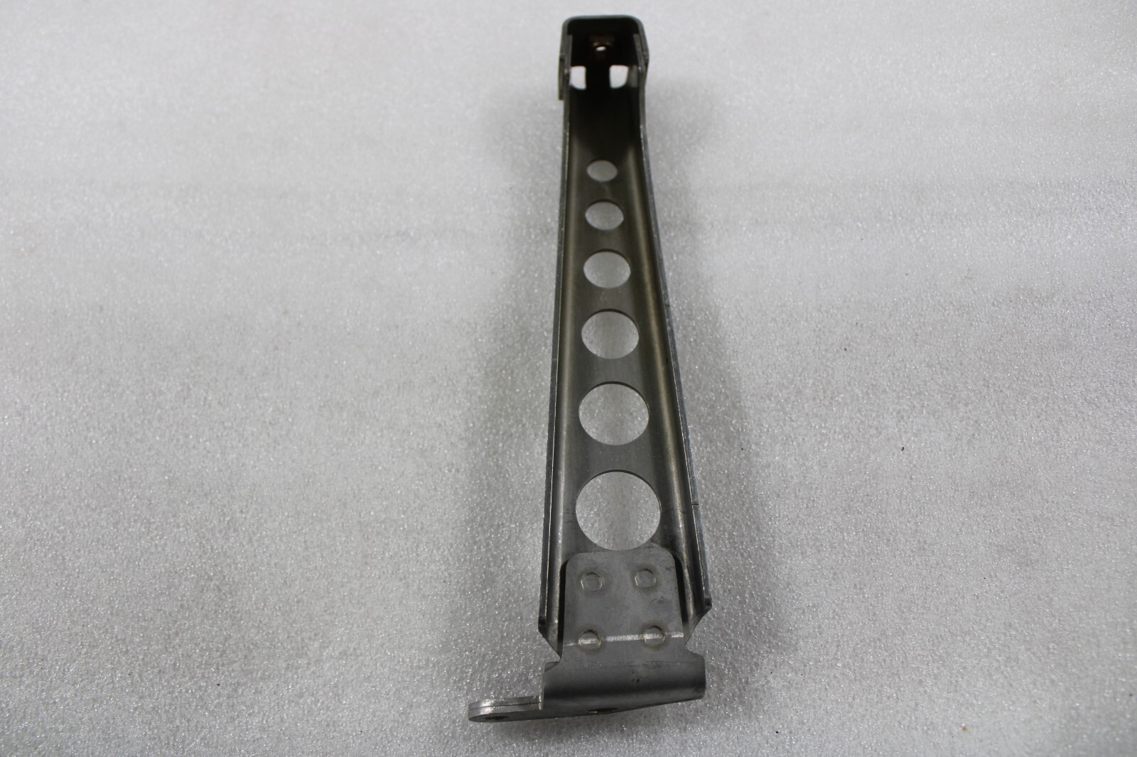 McLaren 720S, Muffler/Transmission Bracket, Used, P/N 14HA040CP