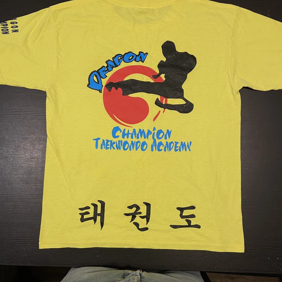 Camiseta única Tae Kwon Do Academy campamento de verano amarilla "Dragon Champions" juvenil L Foto 2 de 3