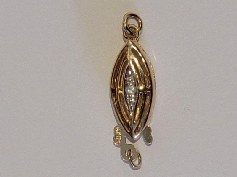 14kt Gold Diamond Pearl Clasp Heavy 14kt Gold Nice Design !
