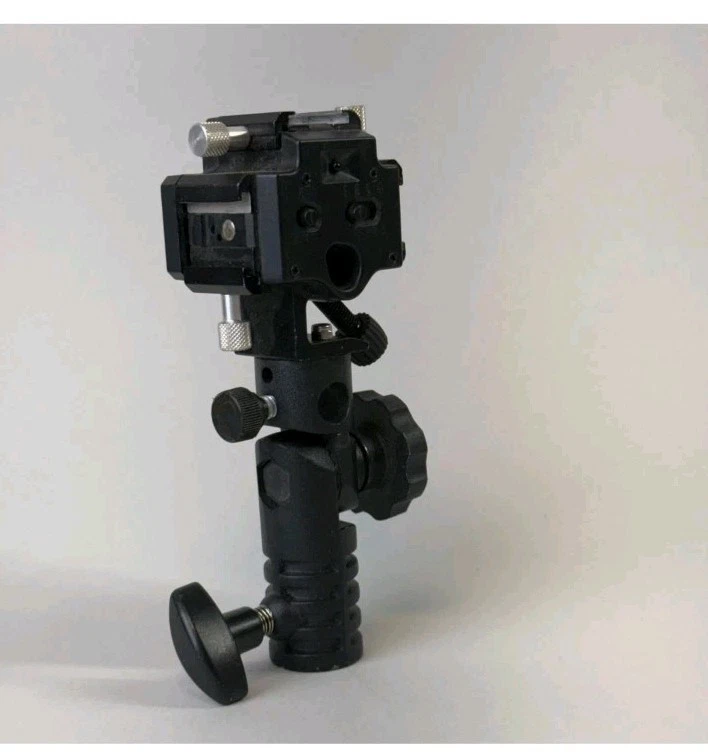 Lastolite Triflash Sync Bracket Umbrella Swivel Electrified LL A2455 w/Shoe Lock - Image 2 of 4