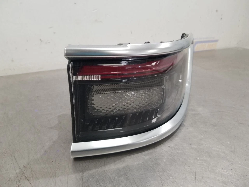 22 JEEP GRAND WAGONEER TAIL LIGHT TAIL LAMP RIGHT PASSENGER QUARTER MOUNTED - Image 4 of 4