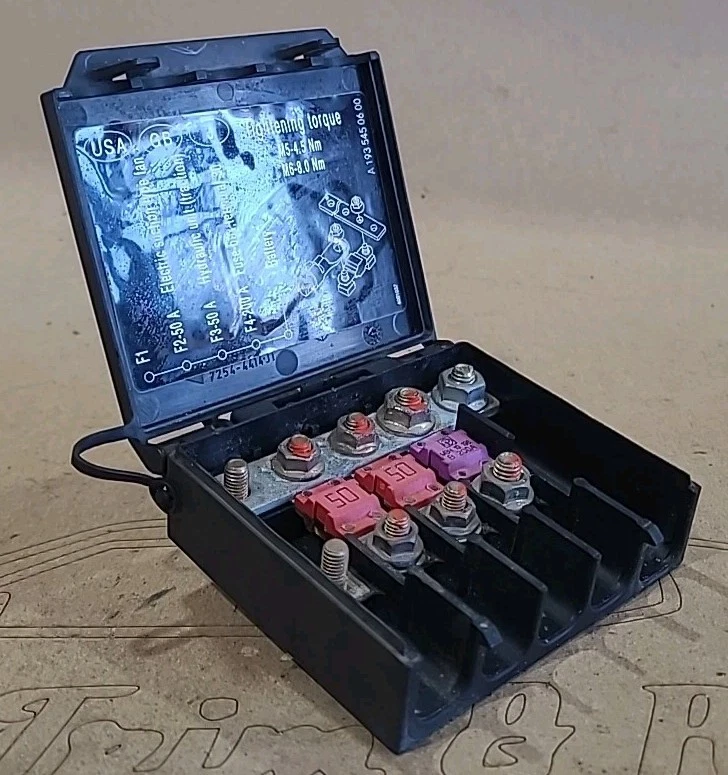 2004 - 2008 Chrysler Crossfire Coupe Fuse Box Junction Block - Изображение 2 из 4