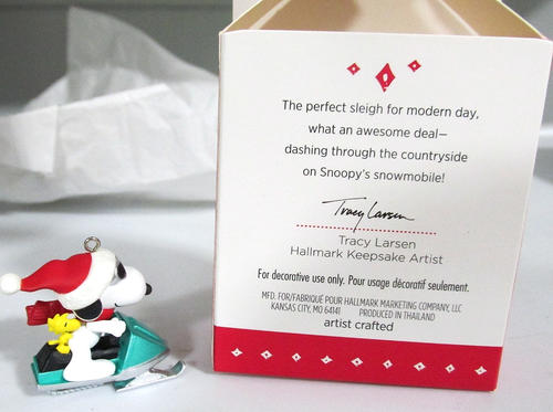 2015 Hallmark Peanuts Snoopy Winter Fun with Snoopy 18th Series Snowmobile - Picture 2 of 3