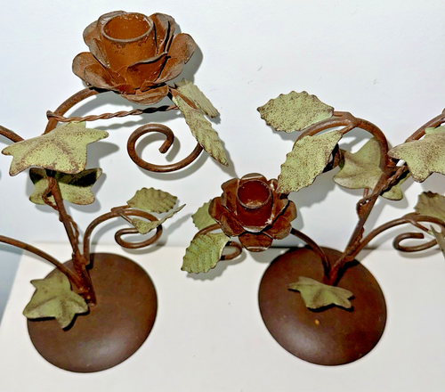 Paar schmiedeeiserne Kerzenleuchter mit je 2 Rosenblütenhaltern, grüne Blätter - Bild 2 von 7