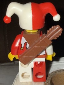 Lego Castle Kingdoms 7953 Red White Court Jester Lion Buckle Minifigure