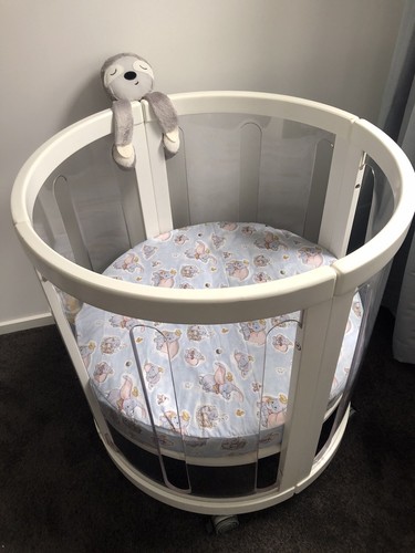 Round Cot Sheet. Squirrel Time. Pale Pink and grey - Picture 2 of 3