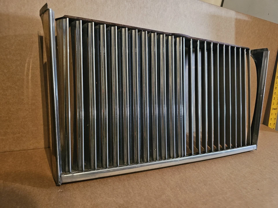 1981-1995 Rolls Royce Silver Spur Front Grille CENTER AND SIDES - Image 2 of 4
