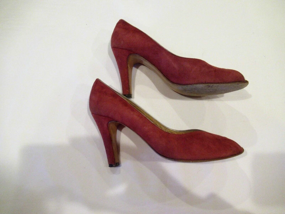 Zapatos Peep Toe Julianelli de gamuza roja, talla 6,5 AAA (estrecho) Foto 3 de 4