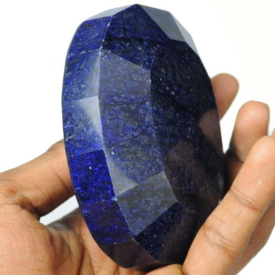 LARGE SAPPHIRE CORUNDUM OVAL FACETED GEMSTONE OVER 2000 CARAT HUGE