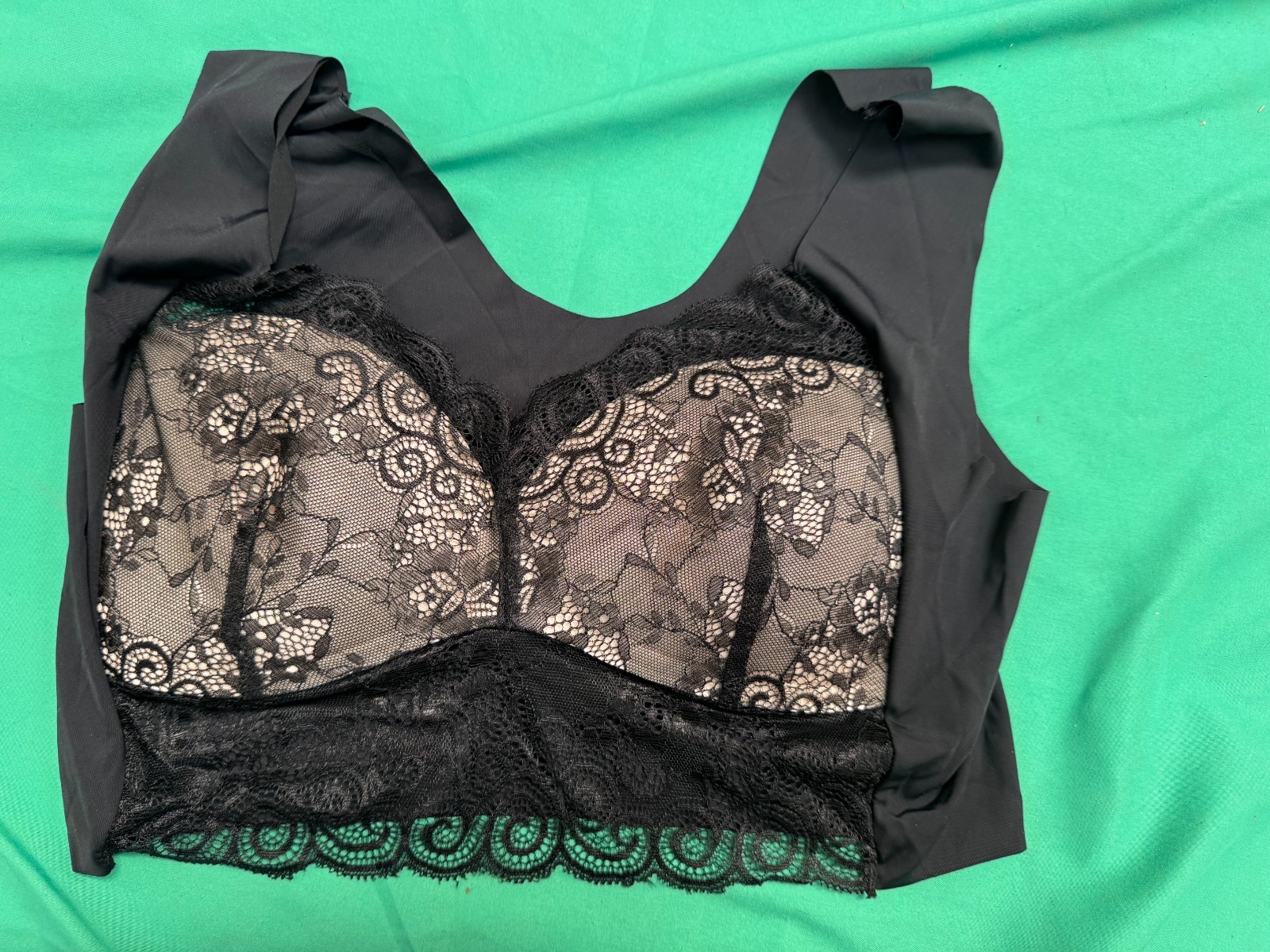 Women’s Black Wireless Lace Bralette – Medium Size, Padded Seamless Soft Bra image 3