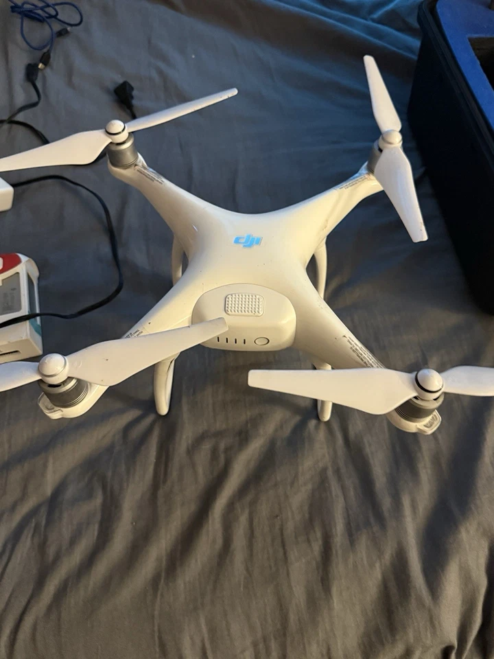 DJI Phantom 4 Drone - White (PHANTOM4) - Image 4 of 4