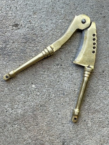 Brass Betel Nut Cutter / Sarota Beautiful Vintage Handmade - Picture 6 of 6