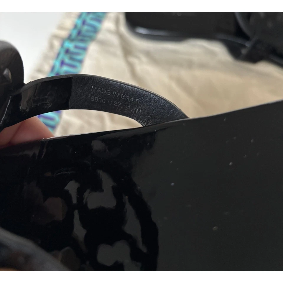 Sandalias Tory Burch Miller Talla 7 Logo Negro Charol Tanga Chanclas Planas Foto 3 de 4