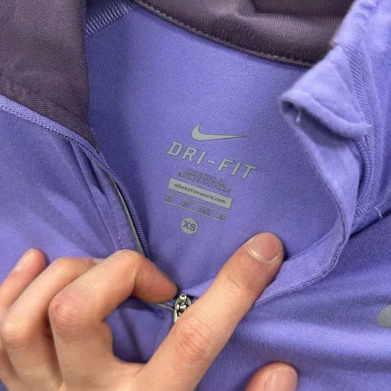 Nike Dri-FIT Long Sleeve T-Shirt XS M10967 thumbnail 4