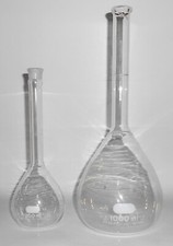 Pyrex Class A Pair #5642 250ml   & #5580 1000ml Volumetric Flasks