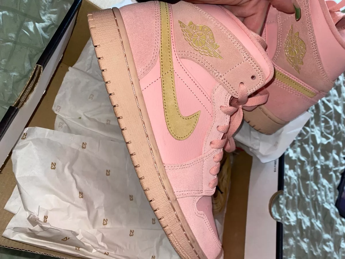 Jordan sales coral stardust