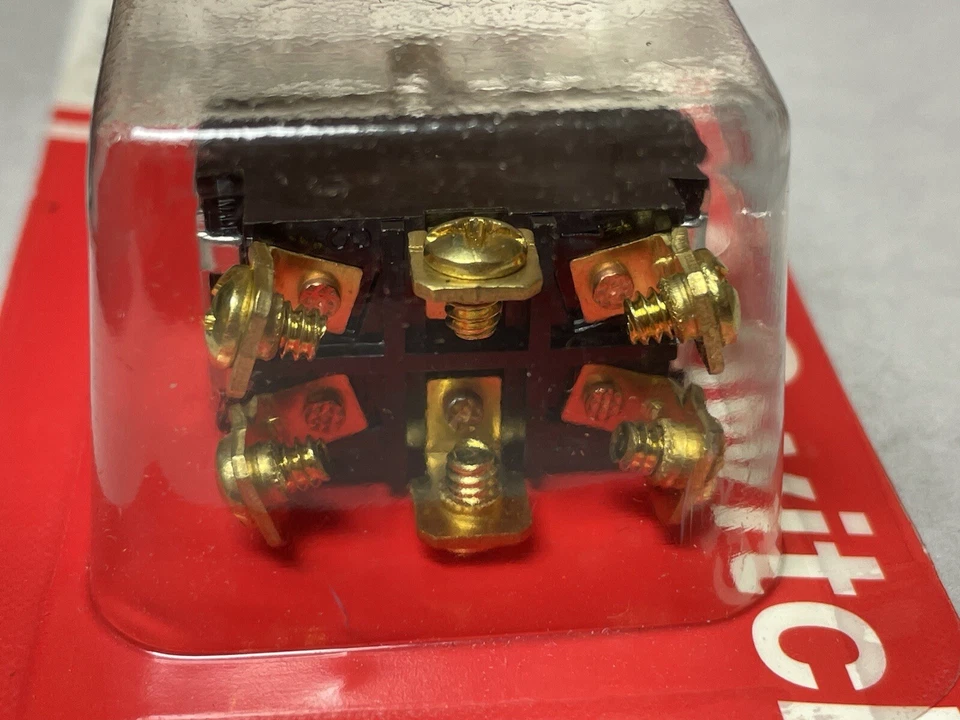 Palanca de manija de murciélago de alta resistencia de encendido y apagado GC Electronics (35-151) (20A 125 VCA) Foto 3 de 4