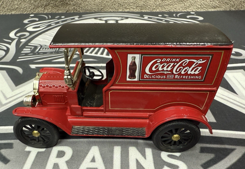 Coca-Cola 1917 Ford Model T Cargo Van in 1:24 scale Motor City Classics in Box - Picture 5 of 9