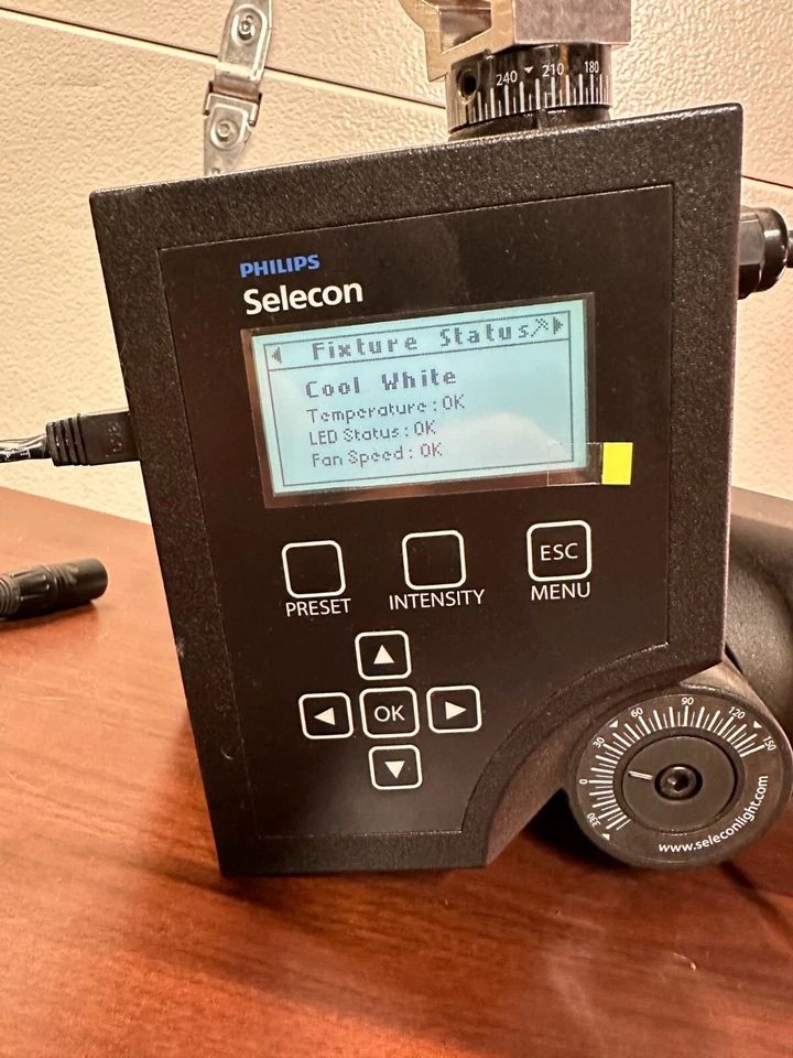 Philips Selecon PL1 RGBW LED Luminaire 90-264 VAC 1.91A 50/60hz - Image 2 of 4
