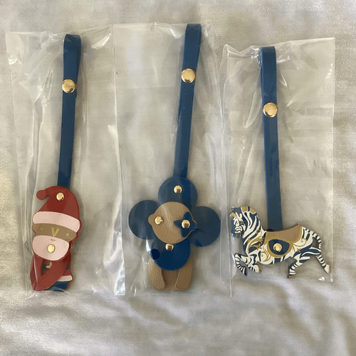 Neu im Karton Louis Vuitton Limited Edition Weihnachten Taschenanhänger 3er Set Urlaub GWP - Bild 3 von 7