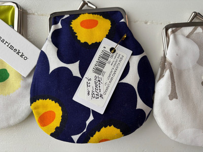 PIENI UNIKKO　143×150　大判　ヴィンテージ Marimekko Unikko Large Coin Purse, navy/orange/white – Touch of