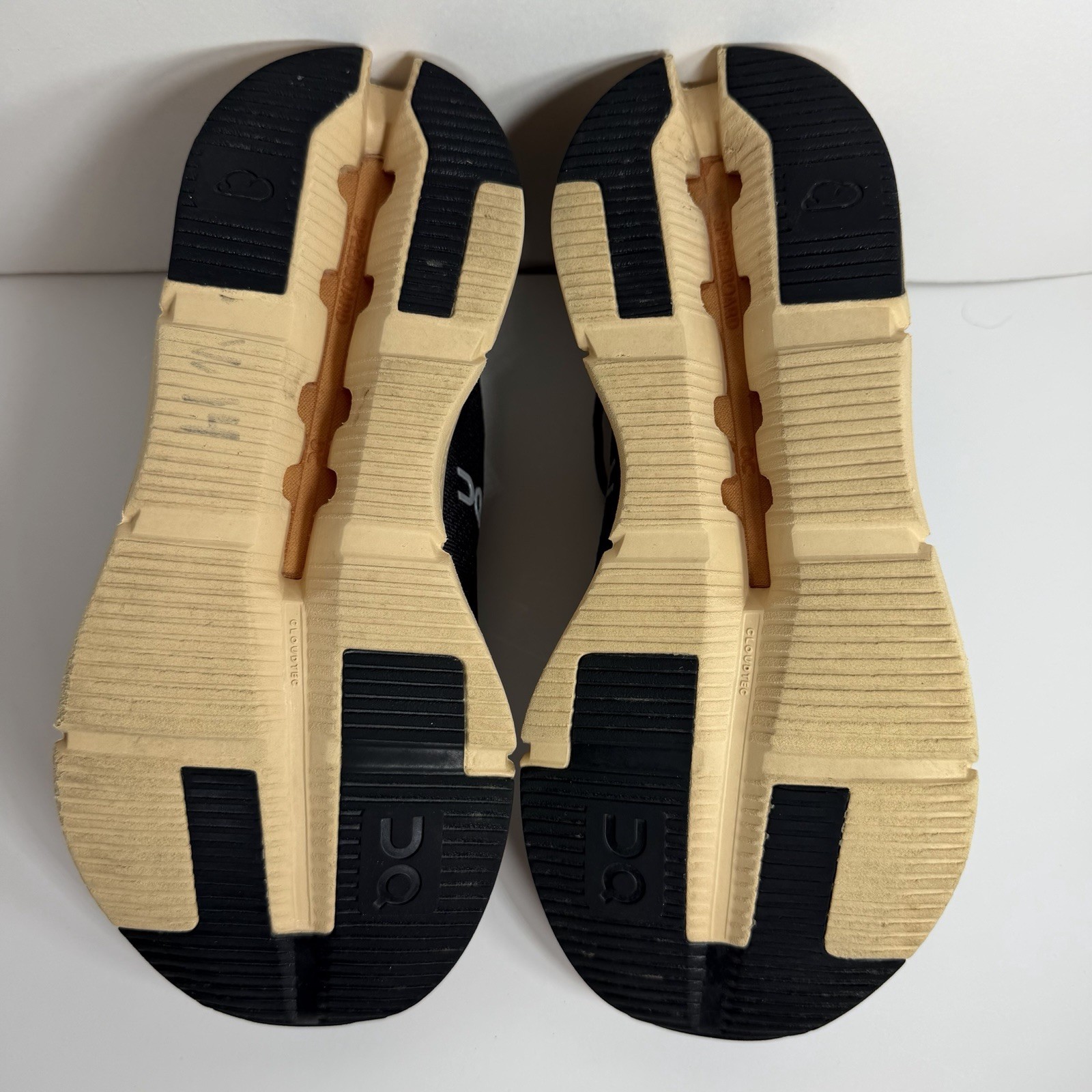 On Cloud CloudNova Eclipse Savannah Gray Running … - image 10