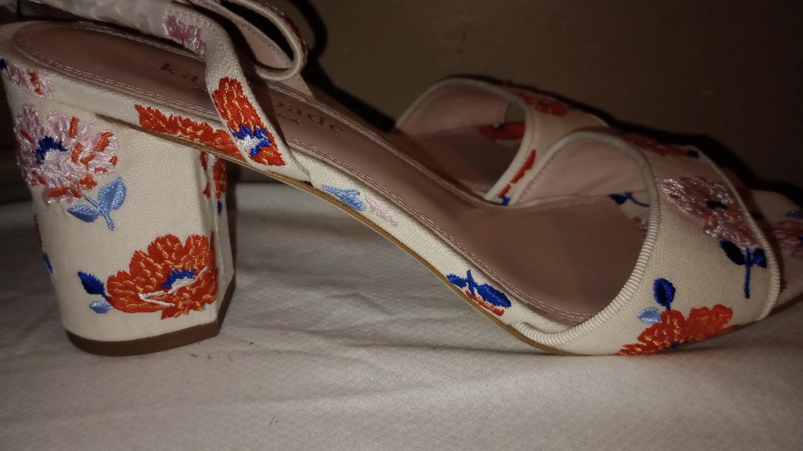 Kate Spade Delphine taglia 8 crema con fiori