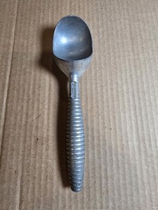 Vintage Ice Cream Scoop Aluminum Metal Ribbed Handle Taiwan 7" Progressus