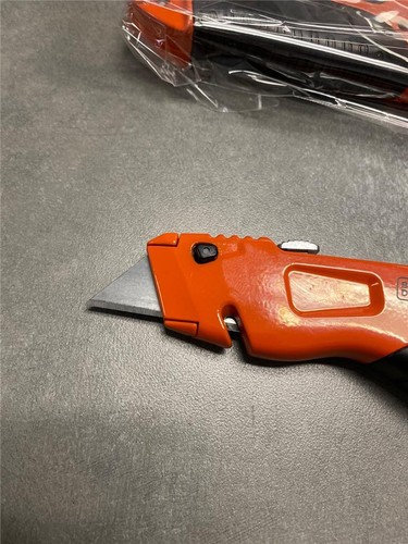 @ Black & Decker Retractable Utility Knife 2- Pack BDHT1039495APB - Picture 4 of 5
